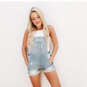 Carly Jean Los Angeles Overall Shorts Size Small